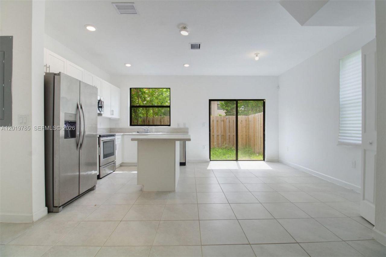 21035 NE 8th Ave , Miami, FL 33179 Photo