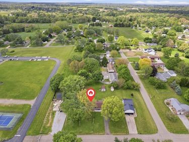 12097 Lisa Avenue NW, Hartville, OH 44632