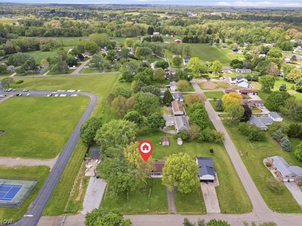 12097 Lisa Avenue NW, Hartville, OH 44632