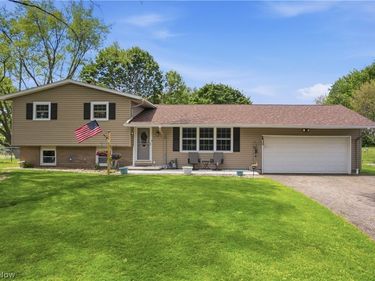 12097 Lisa Avenue NW, Hartville, OH 44632