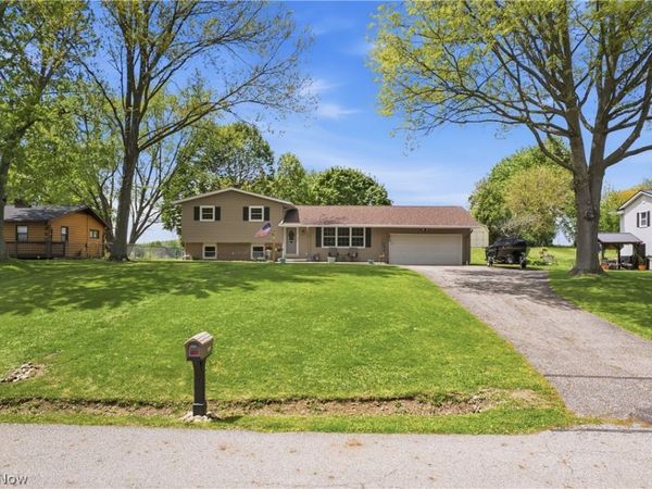 12097 Lisa Avenue NW, Hartville, OH 44632