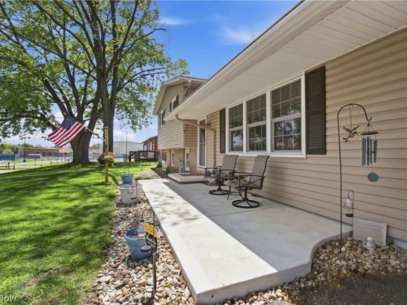 12097 Lisa Avenue NW, Hartville, OH 44632 Photo 4
