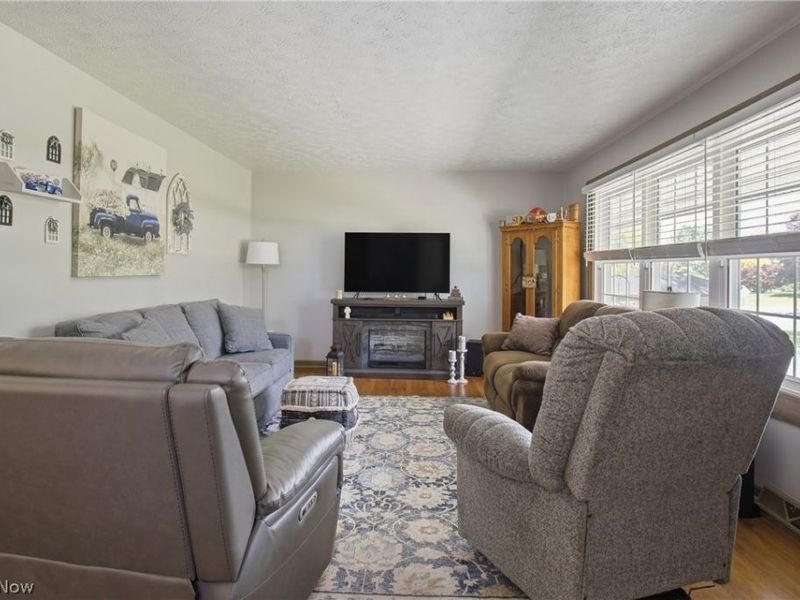 12097 Lisa Avenue NW, Hartville, OH 44632 Photo 5