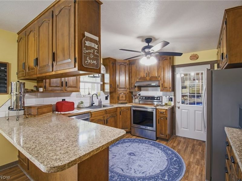 12097 Lisa Avenue NW, Hartville, OH 44632 Photo 7