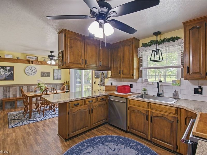 12097 Lisa Avenue NW, Hartville, OH 44632 Photo 9