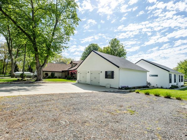 6876 Shore Drive, Coloma, MI 49038
