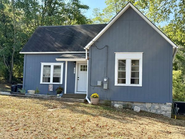305 E Webster Avenue , Ava, MO 65608
