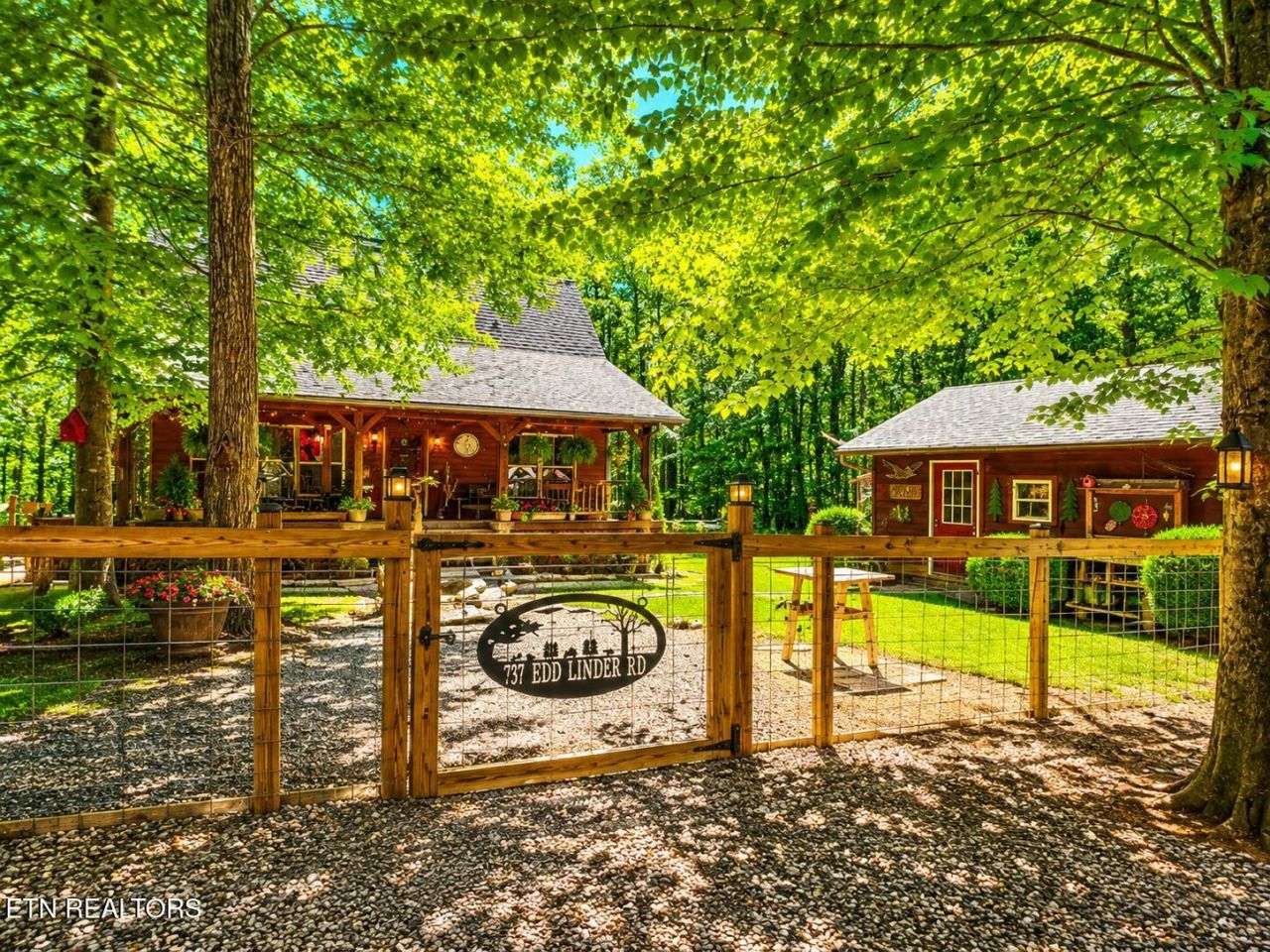 737 Edd Linder Rd, Jamestown, TN 38556 Main Photo