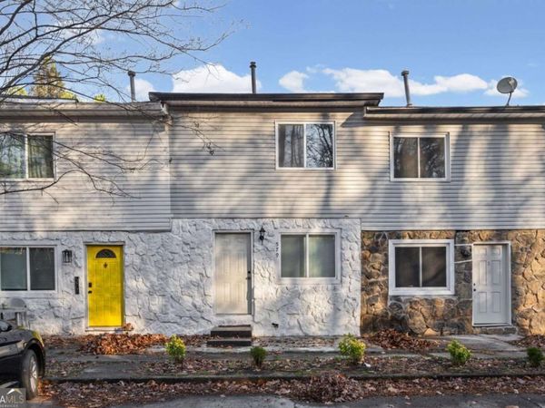 579 Northridge Crossing Drive, Atlanta, GA 30350