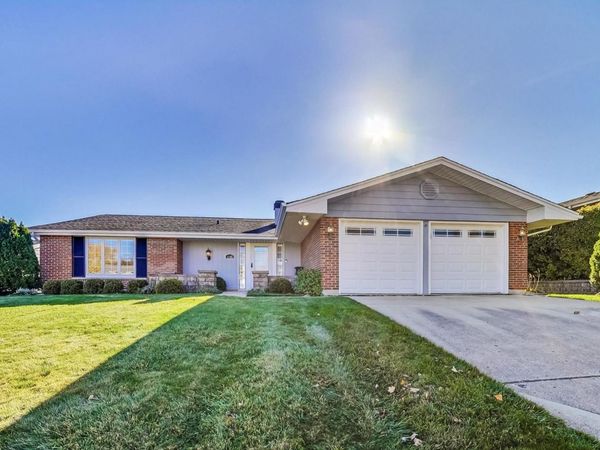 1145 Nottingham Lane , Hoffman Estates, IL 60169