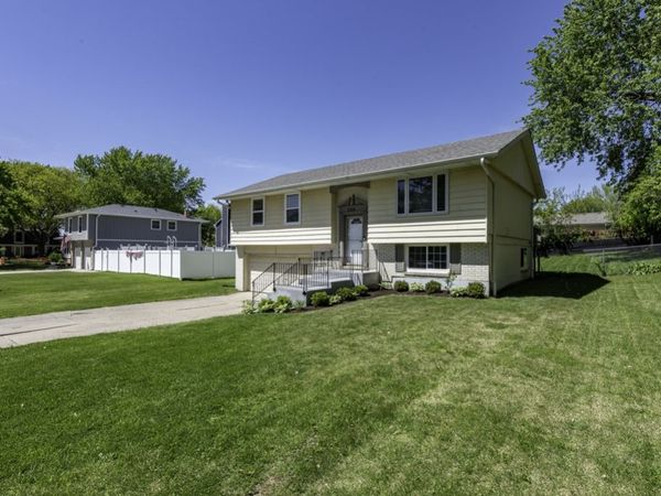 2308 Carriage Lane, Lindenhurst, IL 60046