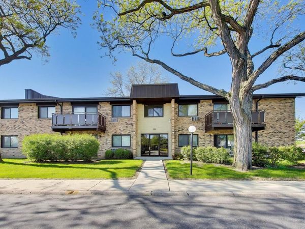 2640 N Windsor Drive , Unit 103, Arlington Heights, IL 60004
