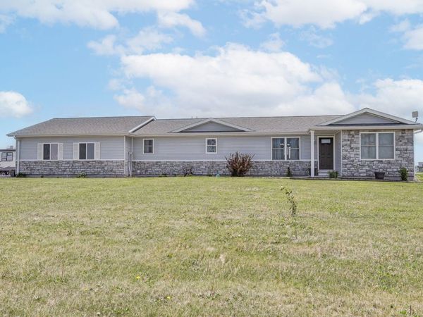 1802 Elk Horn Trail, Pella, IA 50214