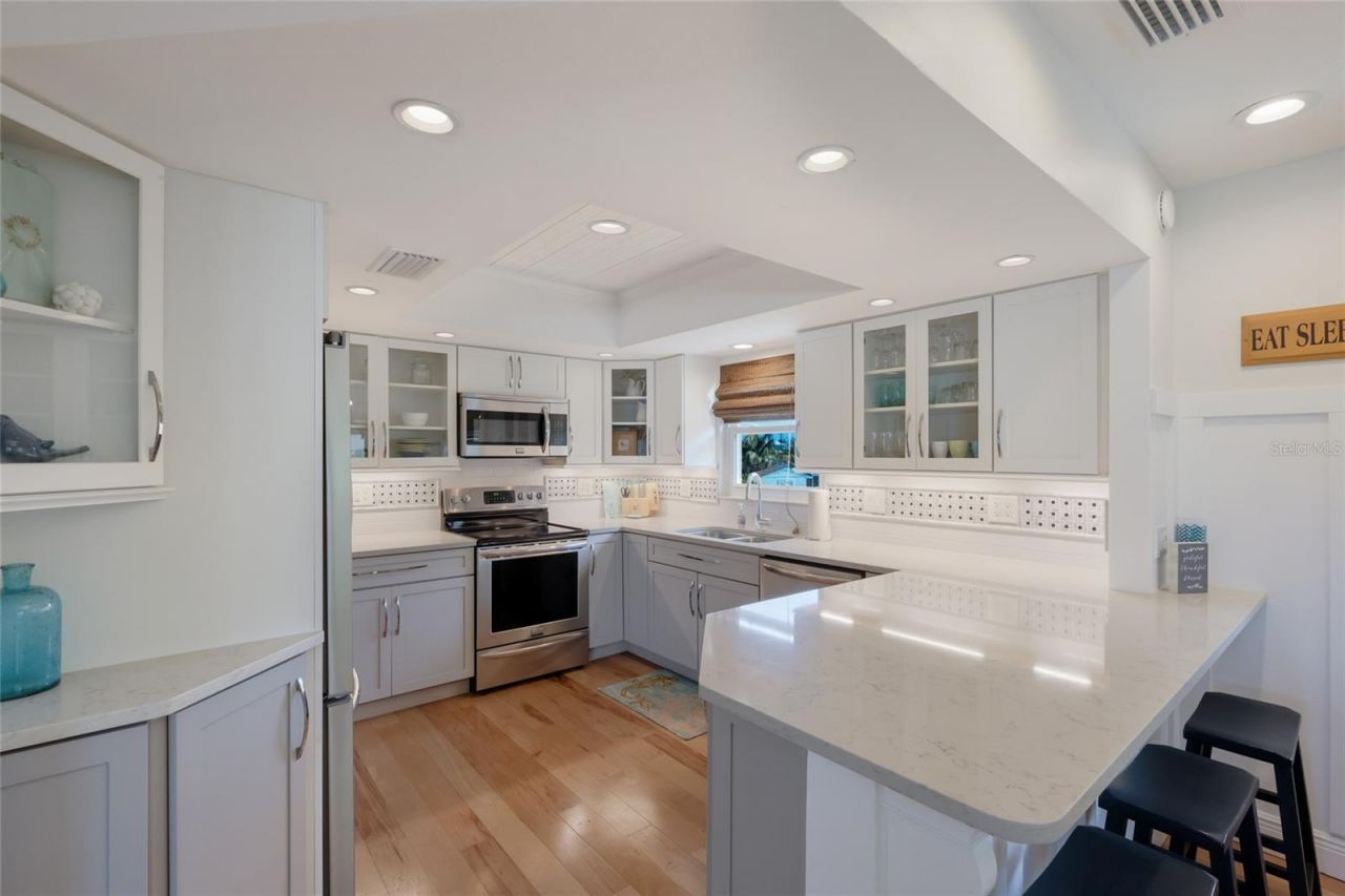 221 85th Street, Holmes Beach, FL 34217 Photo
