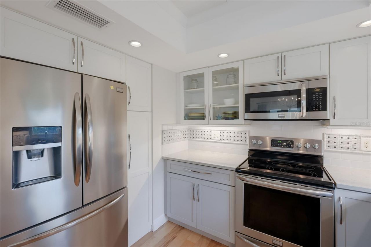 221 85th Street, Holmes Beach, FL 34217 Photo