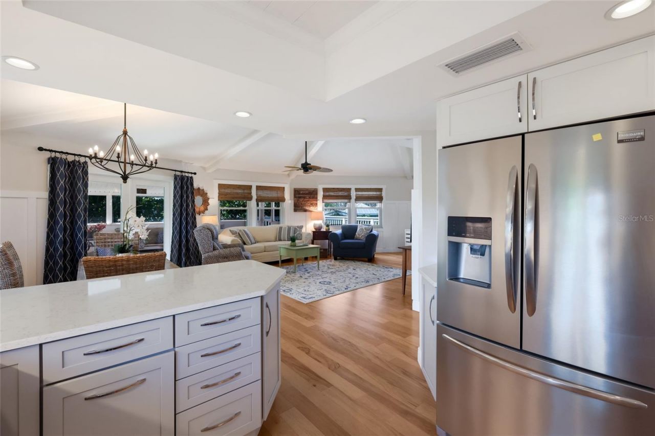 221 85th Street, Holmes Beach, FL 34217 Photo