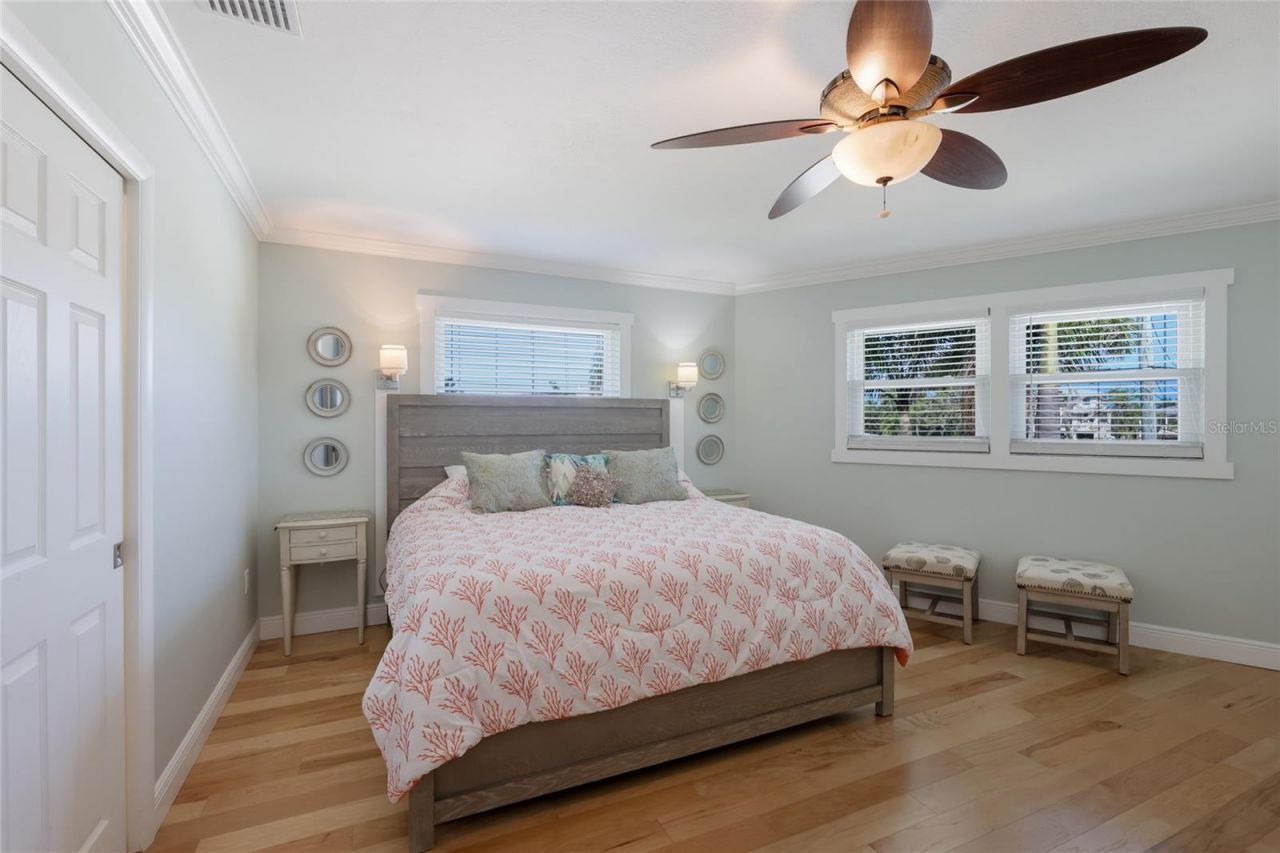 221 85th Street, Holmes Beach, FL 34217 Photo