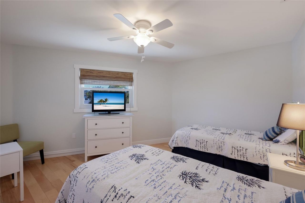 221 85th Street, Holmes Beach, FL 34217 Photo