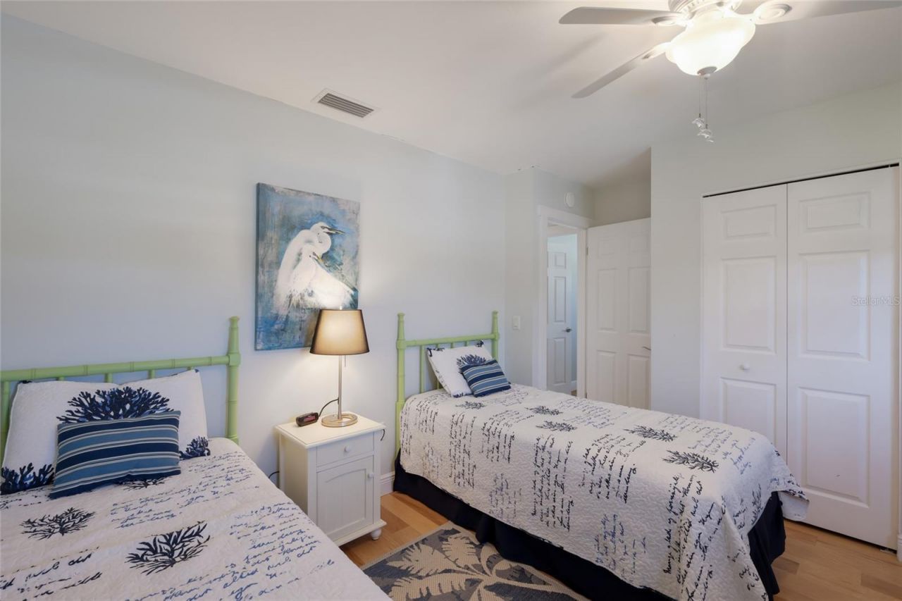 221 85th Street, Holmes Beach, FL 34217 Photo
