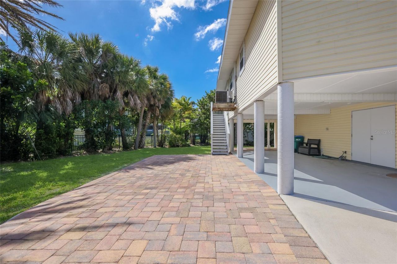 221 85th Street, Holmes Beach, FL 34217 Photo