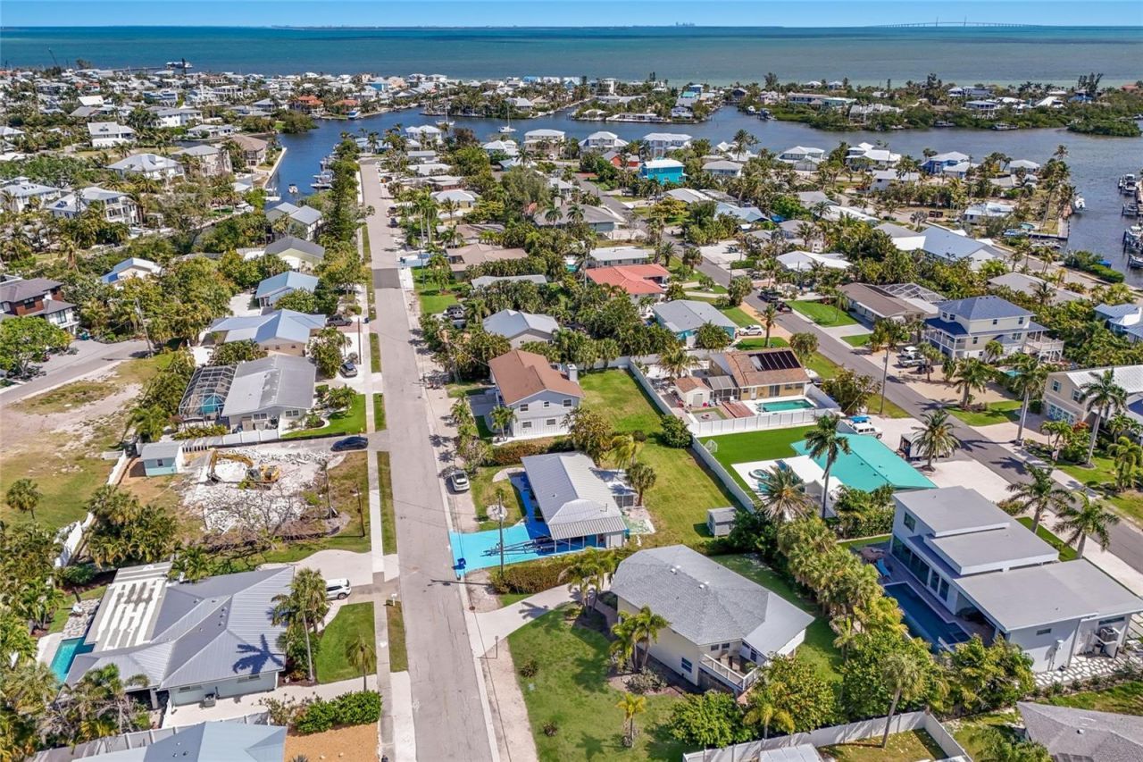 221 85th Street, Holmes Beach, FL 34217 Photo