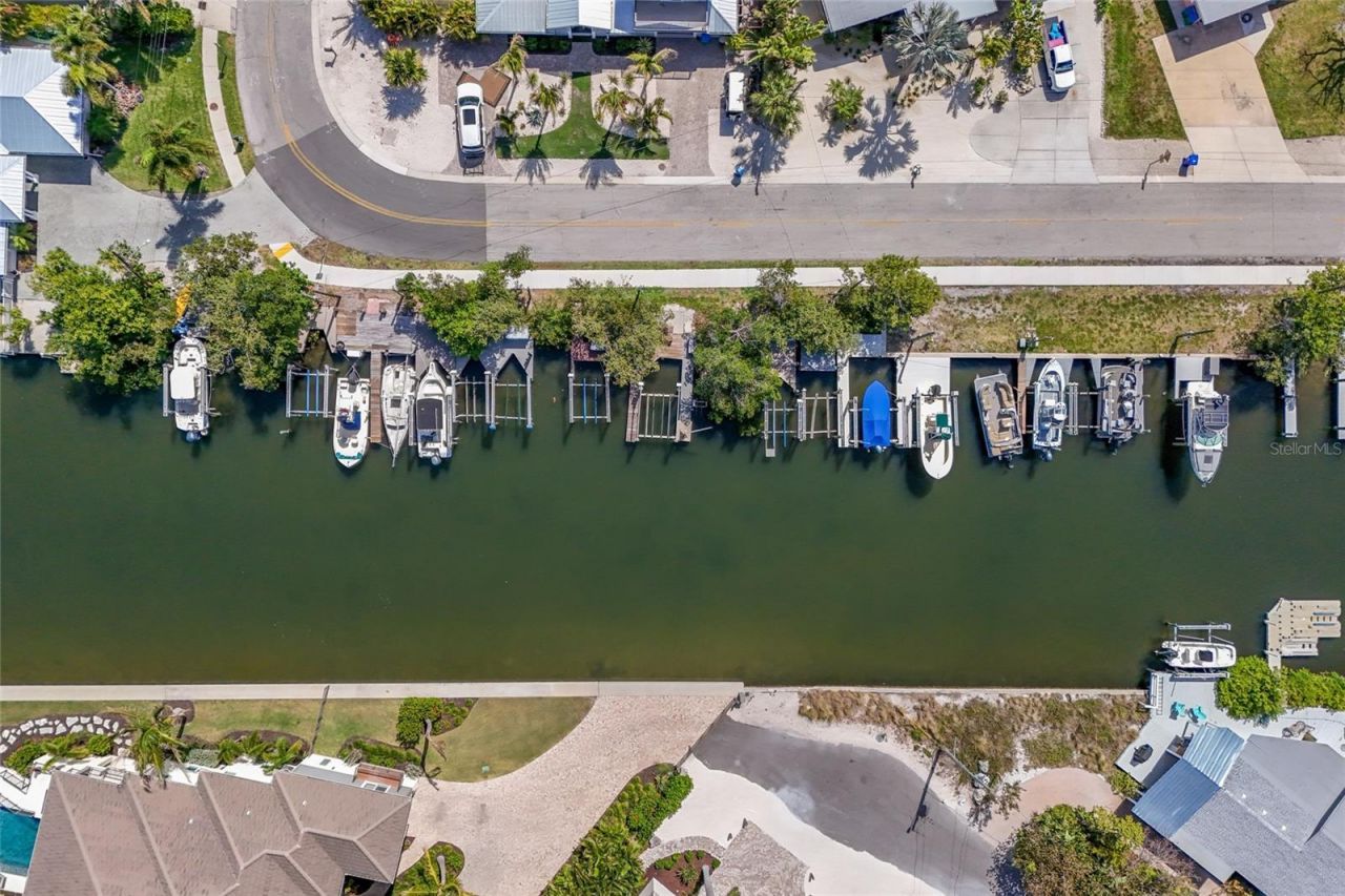 221 85th Street, Holmes Beach, FL 34217 Photo