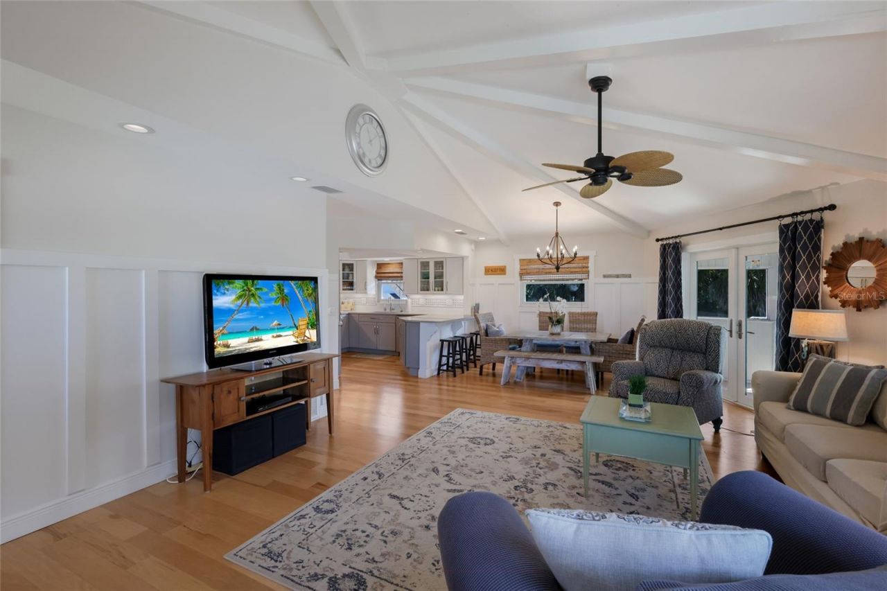 221 85th Street, Holmes Beach, FL 34217 Photo