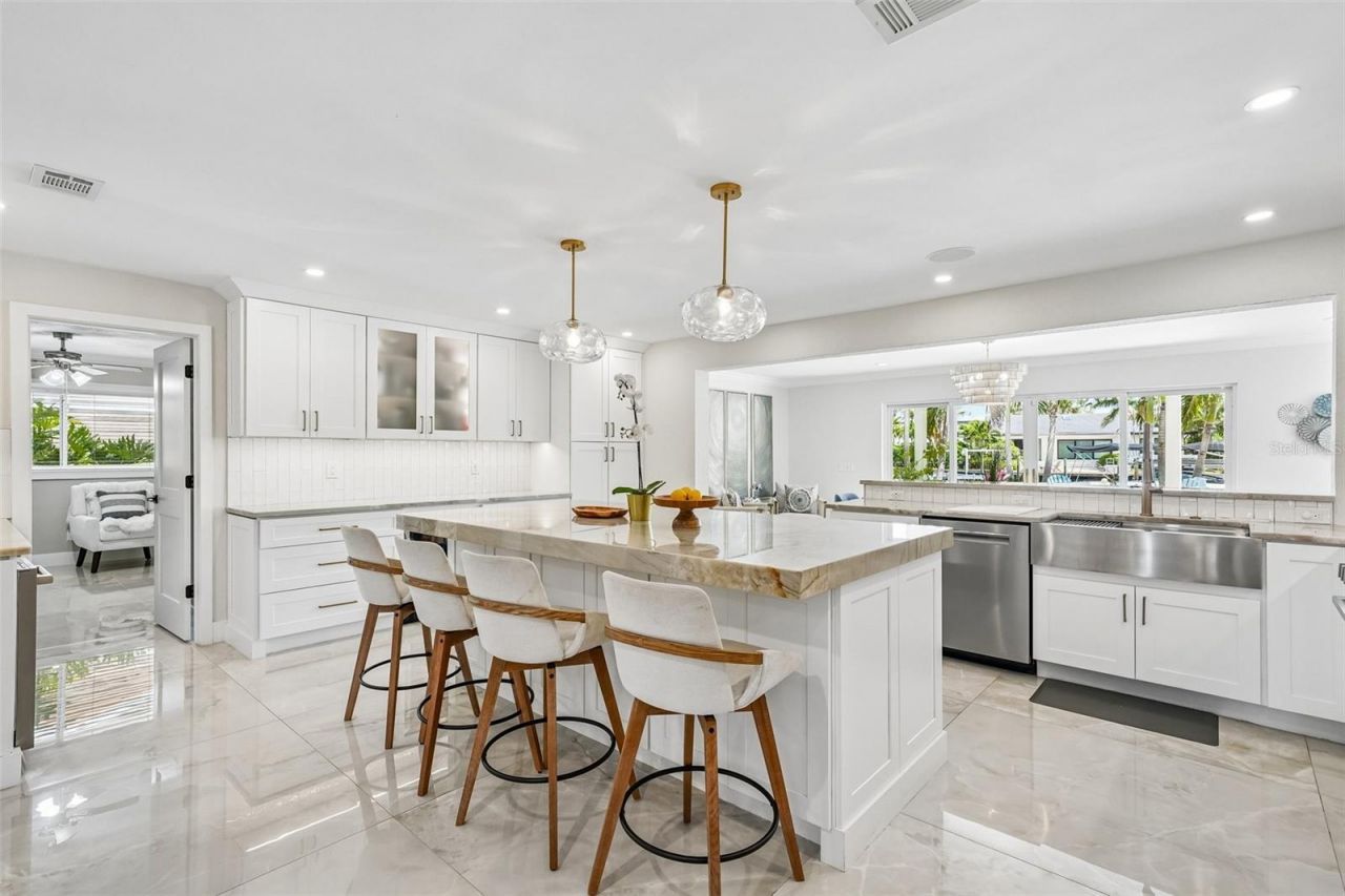 2032 Massachusetts Avenue Ne, Saint Petersburg, FL 33703 Photo