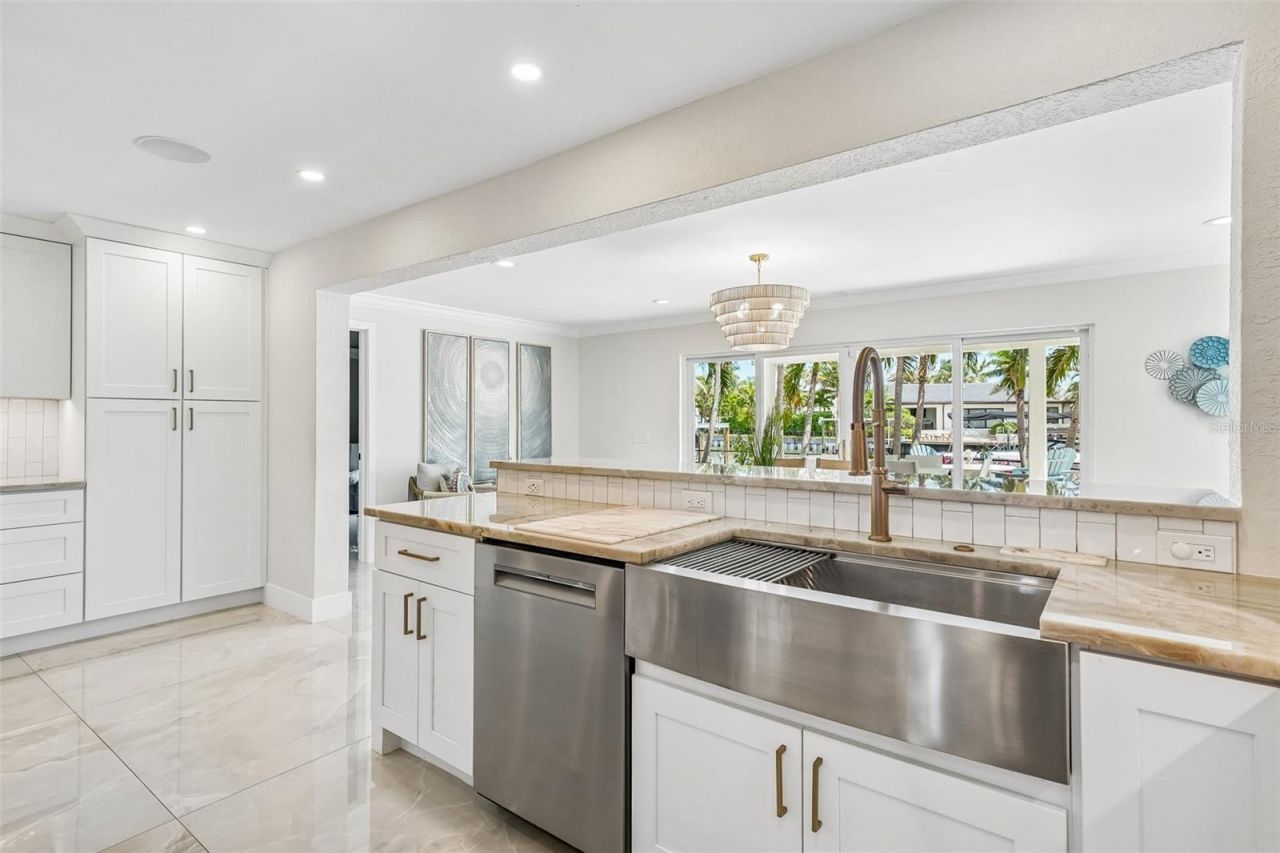 2032 Massachusetts Avenue Ne, Saint Petersburg, FL 33703 Photo