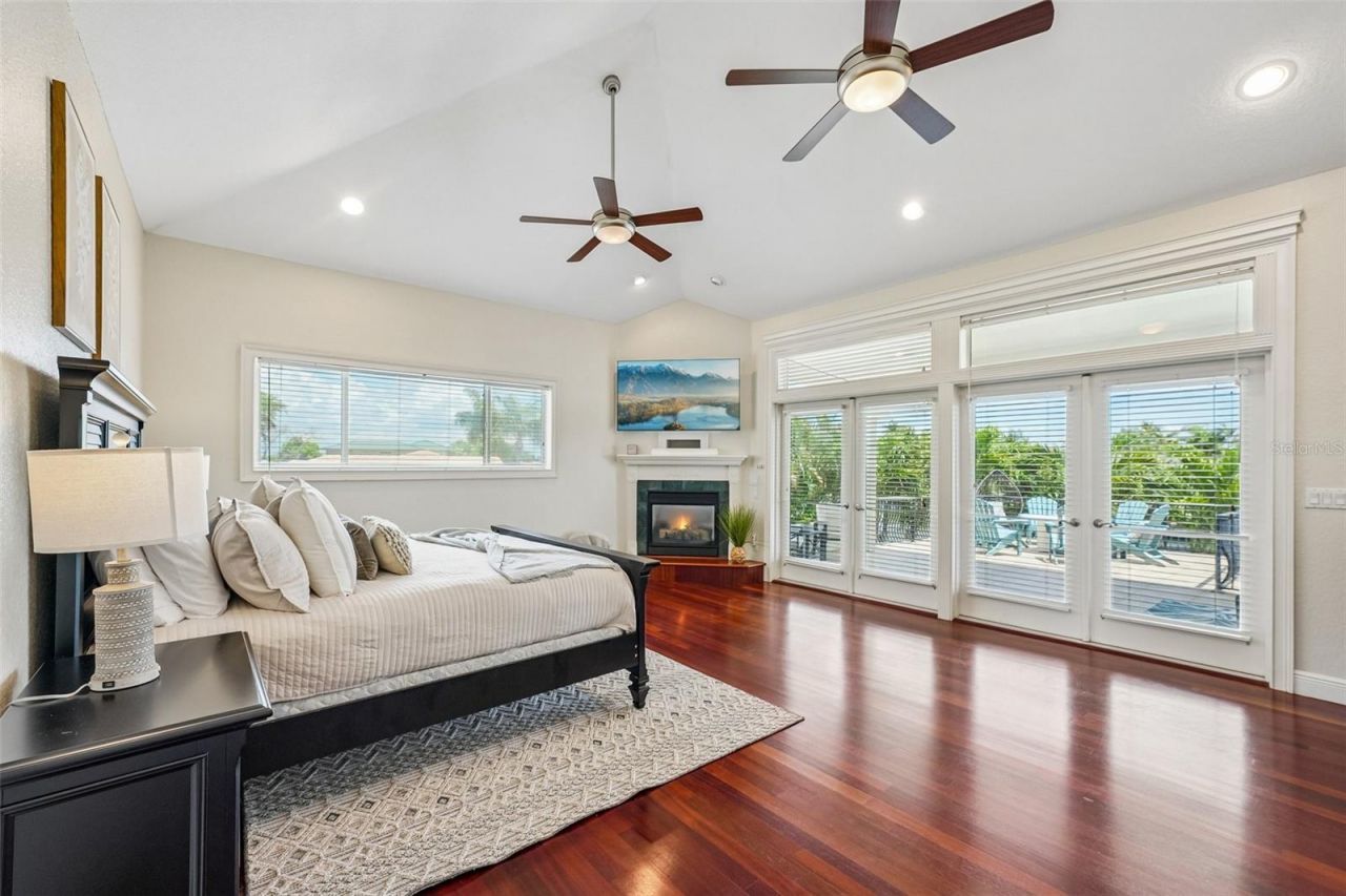 2032 Massachusetts Avenue Ne, Saint Petersburg, FL 33703 Photo