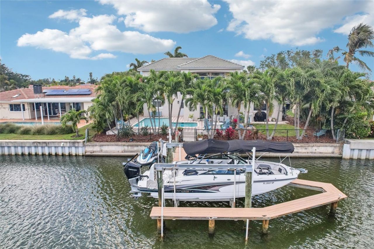 2032 Massachusetts Avenue Ne, Saint Petersburg, FL 33703 Photo