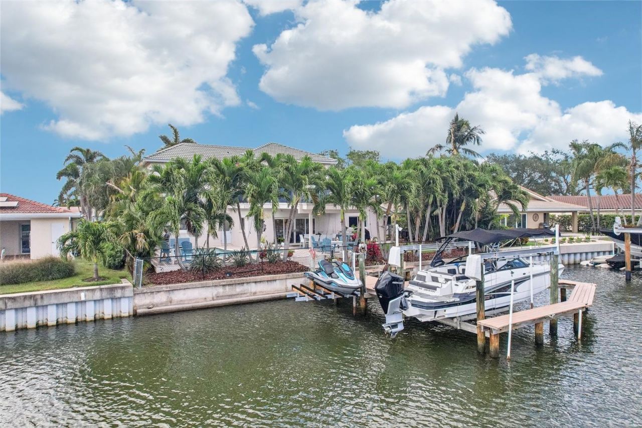 2032 Massachusetts Avenue Ne, Saint Petersburg, FL 33703 Photo