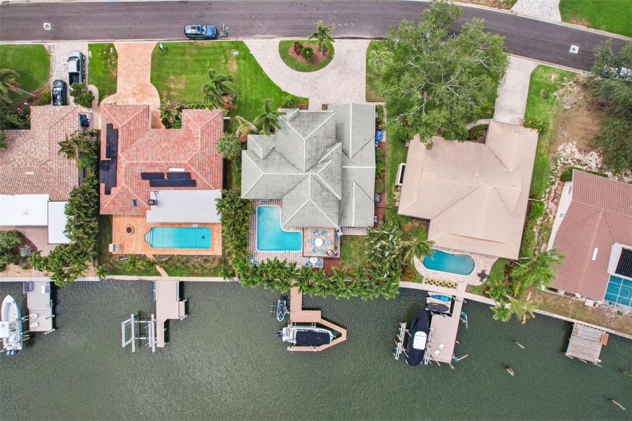 2032 Massachusetts Avenue Ne, Saint Petersburg, FL 33703 Photo