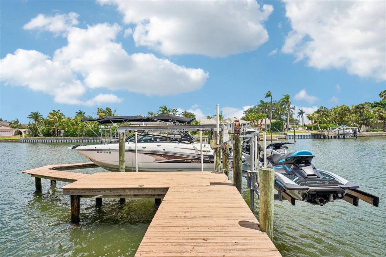 2032 Massachusetts Avenue Ne, Saint Petersburg, FL 33703 Photo