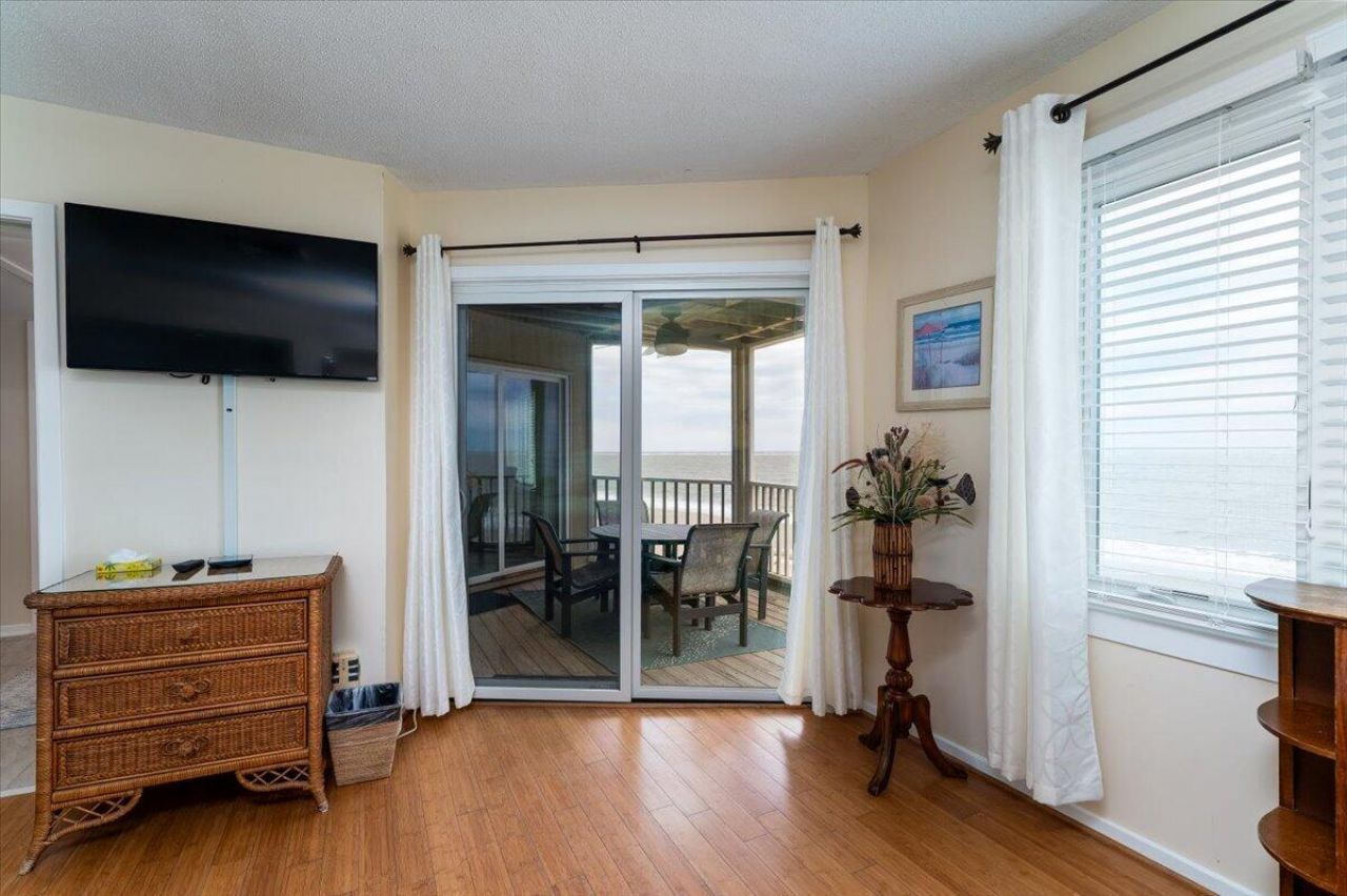 9000 Palmetto Dr Photo 14