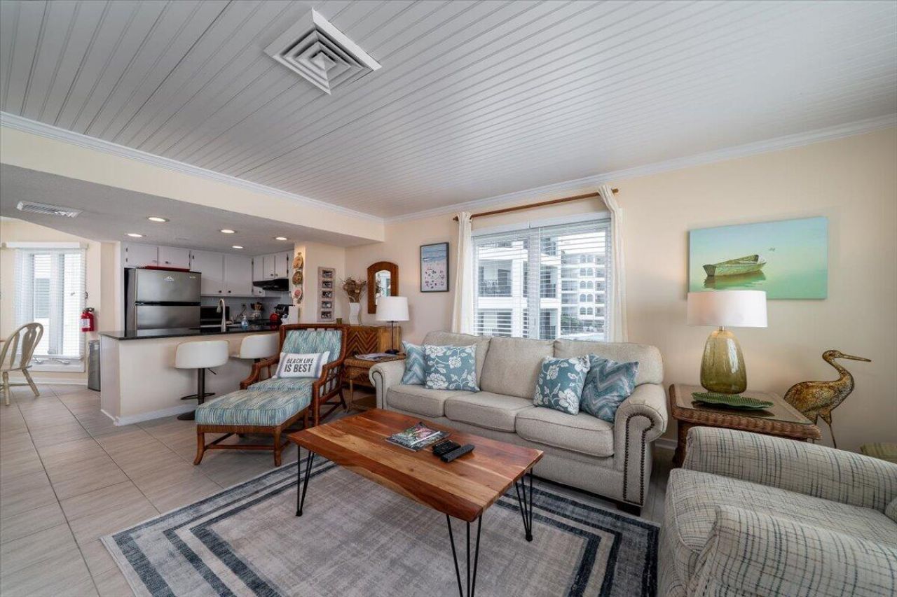 9000 Palmetto Dr Photo 4