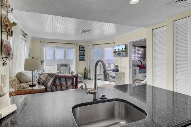 9000 Palmetto Dr Photo 5