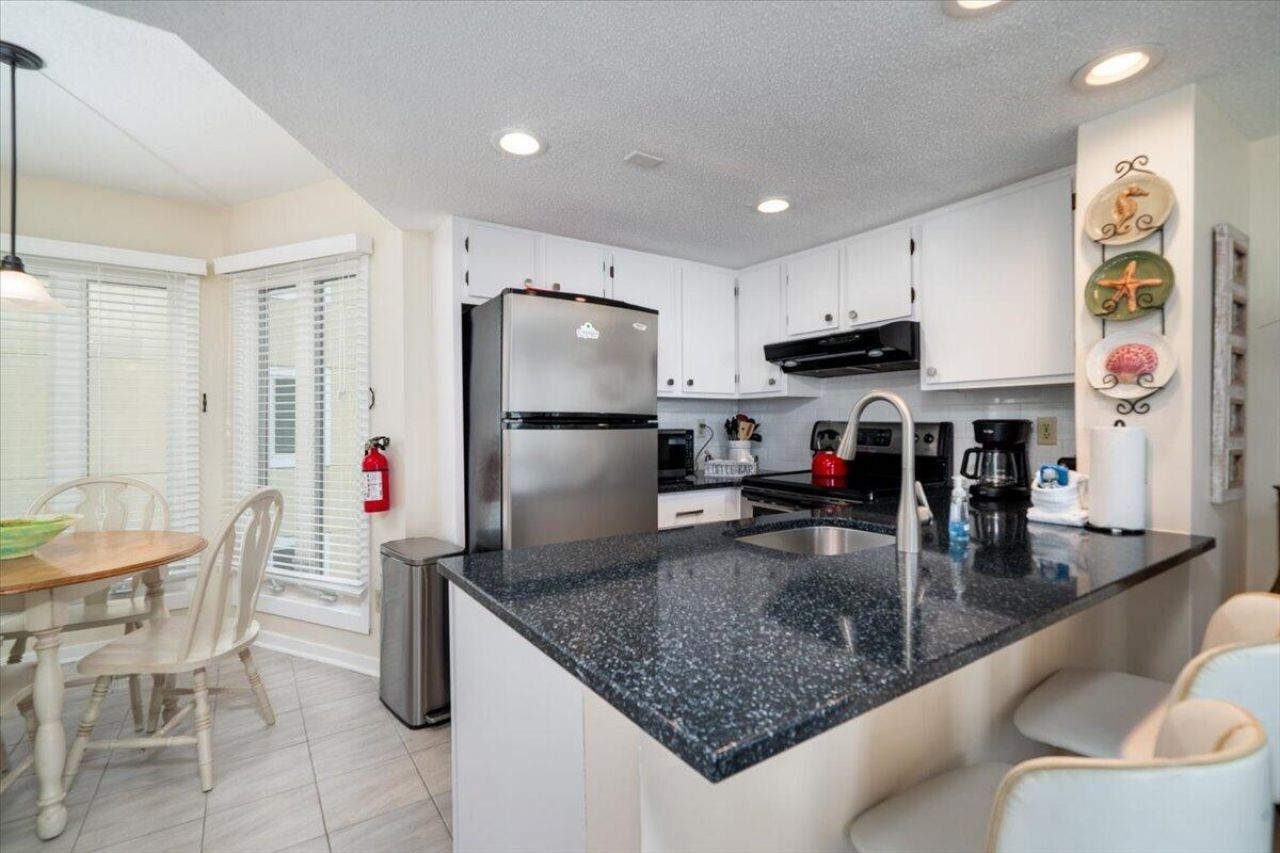 9000 Palmetto Dr Photo 8
