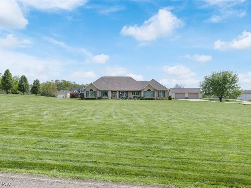 11210 Tritts Street NW, Canal Fulton, OH 44614 Photo 2