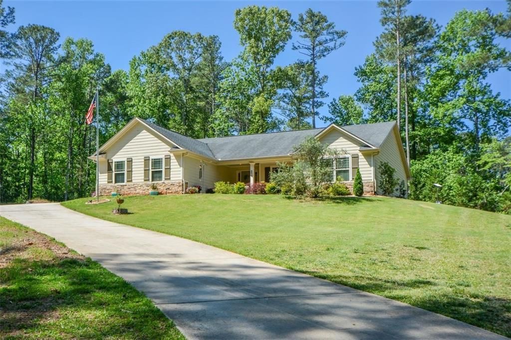 894 Happy Valley Circle , Newnan, GA 30263 Main Photo
