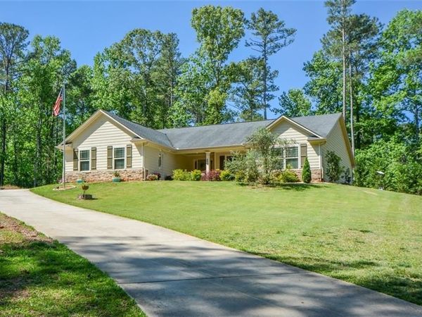 894 Happy Valley Circle , Newnan, GA 30263