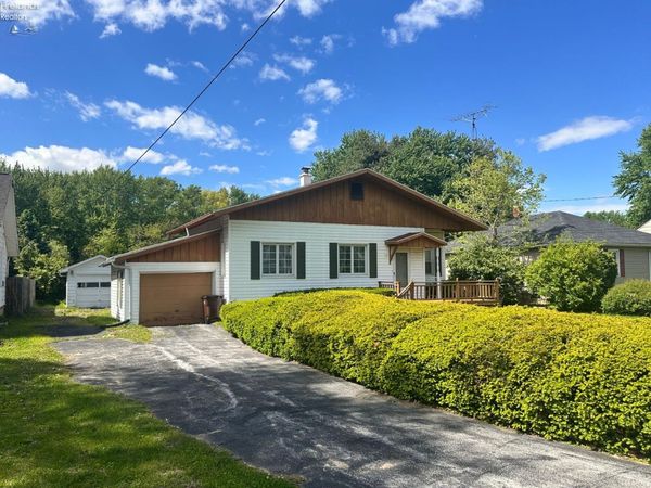 2468 Buckland Avenue, Fremont, OH 43420