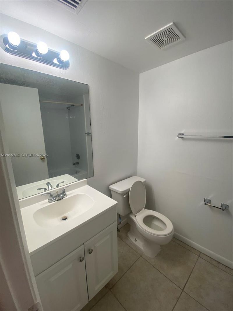 3410 Foxcroft Rd , Unit 206, Miramar, FL 33025 Photo
