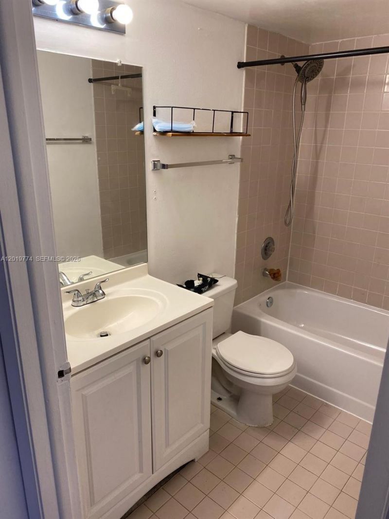 8240 SW 210th St , Unit 111, Cutler Bay, FL 33189 Photo
