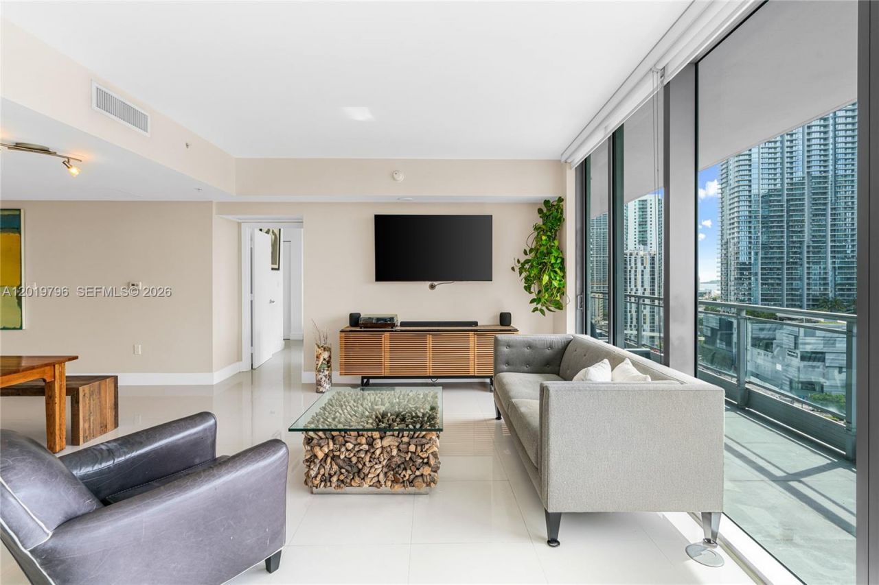 92 SW 3rd St , Unit 2104, Miami, FL 33130 Photo