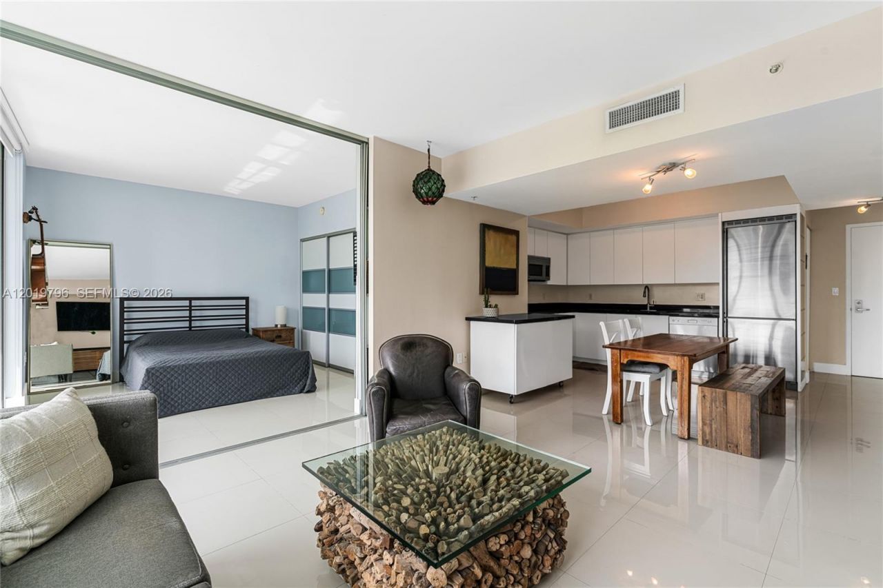 92 SW 3rd St , Unit 2104, Miami, FL 33130 Photo