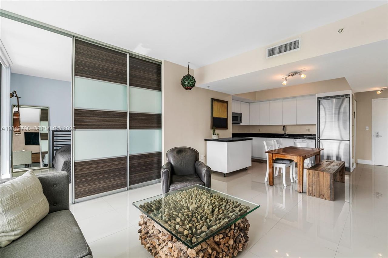 92 SW 3rd St , Unit 2104, Miami, FL 33130 Photo