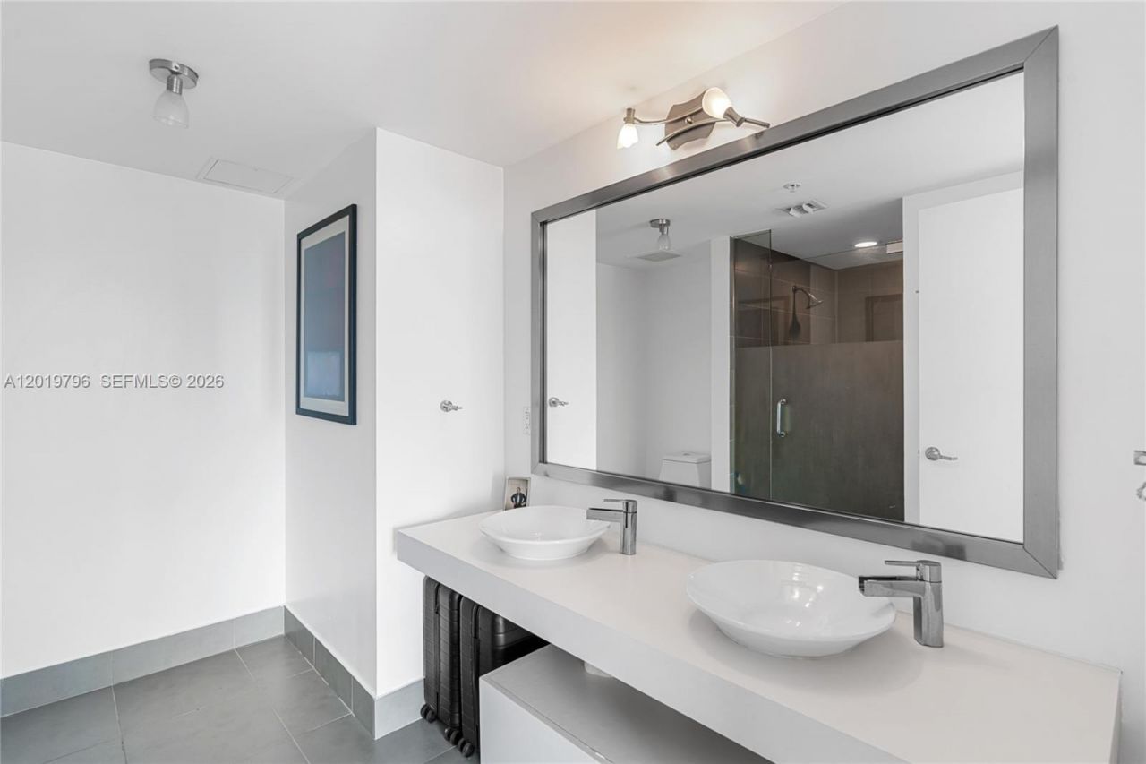 92 SW 3rd St , Unit 2104, Miami, FL 33130 Photo