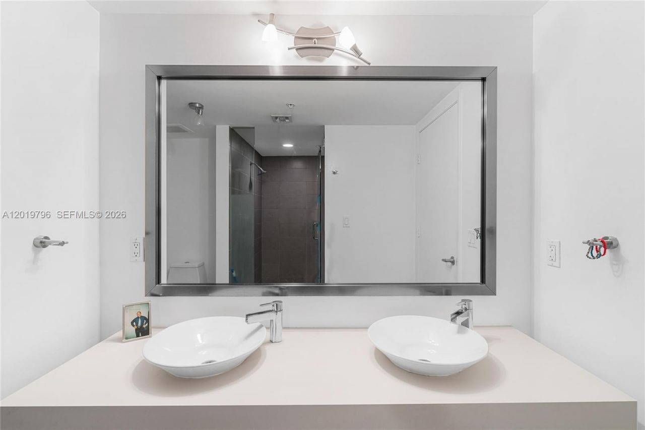 92 SW 3rd St , Unit 2104, Miami, FL 33130 Photo