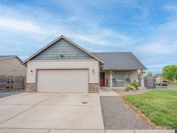 191 E Jadon Dr, Lebanon, OR 97355